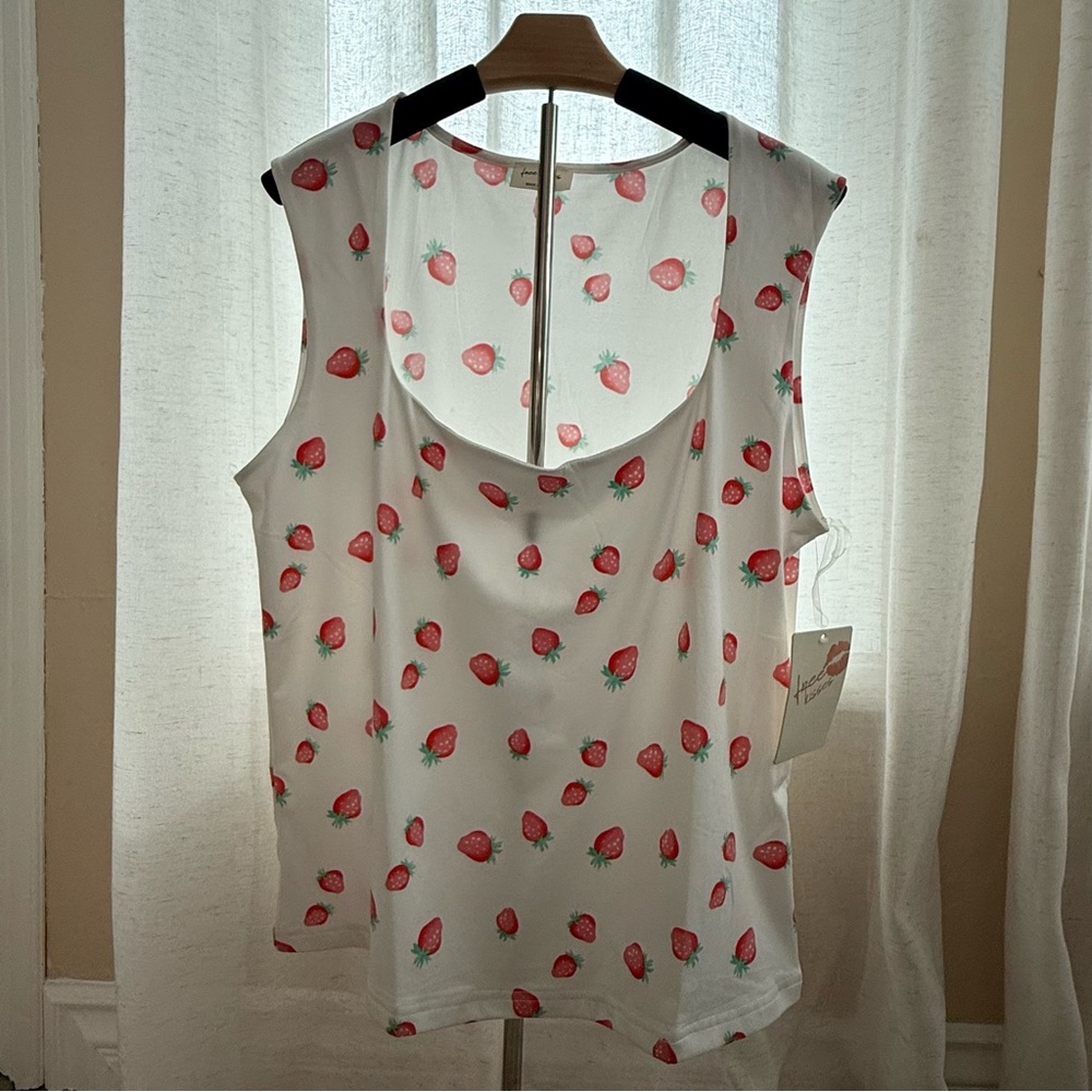 Free Kisses Women's Tank Top With Strawberry Print‎ Size 1X